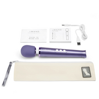 Le Wand Petite Rechargeable Massager Violet